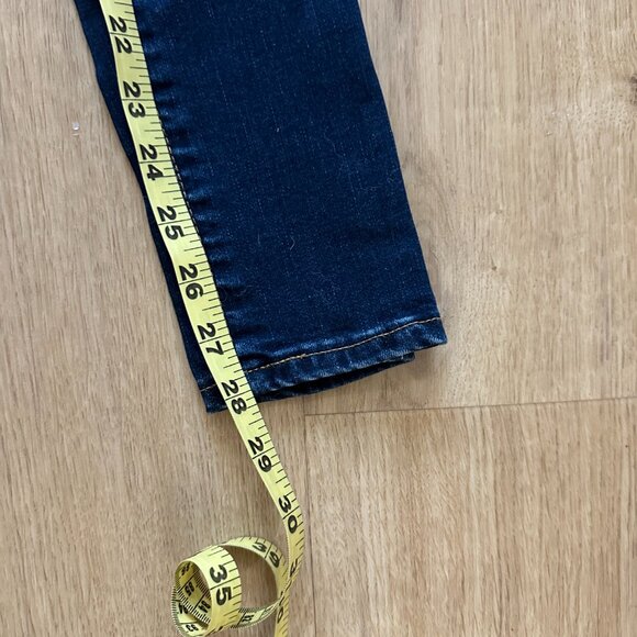 Levi's 721 High Rise Skinny Jean in Distressed - 25 - Picture 7 of 7
